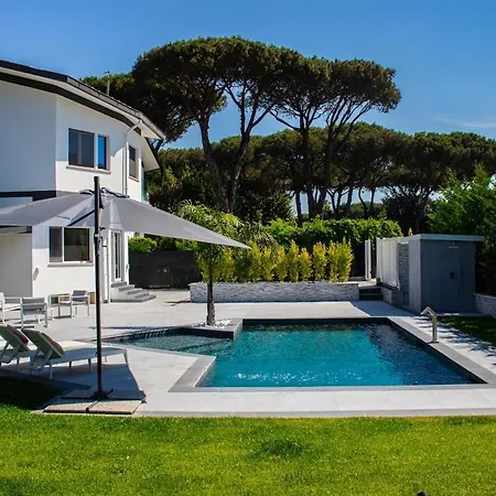 فيلة Isabel Con Piscina Moderna E Area Benessere روما