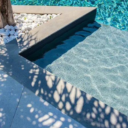 Isabel Con Piscina Moderna E Area Benessere * روما