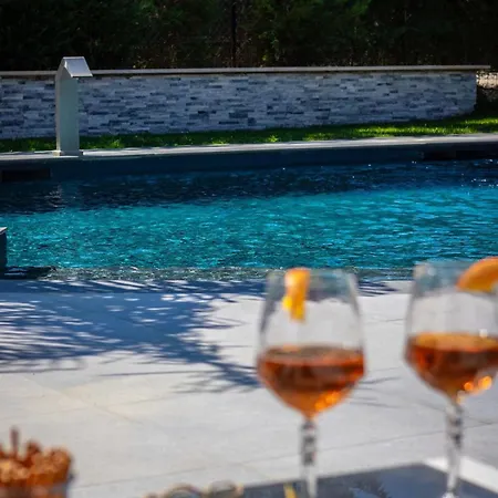 Isabel Con Piscina Moderna E Area Benessere فيلة روما