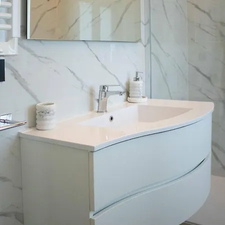 فيلة Isabel Con Piscina Moderna E Area Benessere روما