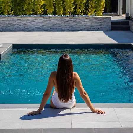 Isabel Con Piscina Moderna E Area Benessere *