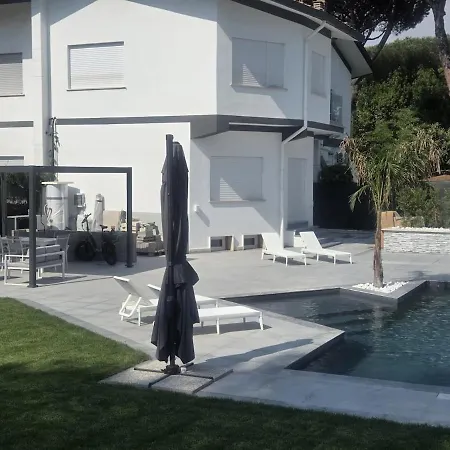 Isabel Con Piscina Moderna E Area Benessere Villa